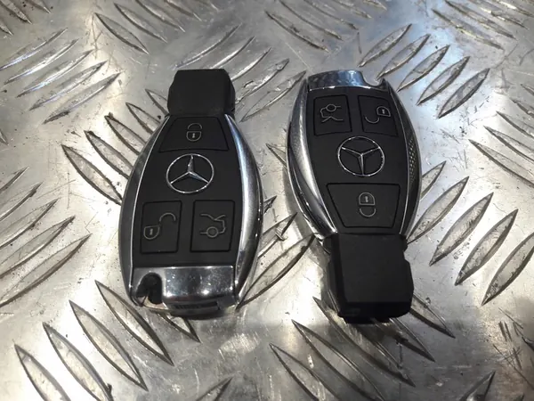 LLAVE MERCEDES CLA W117 GLA W156 C W205 W166 image 2