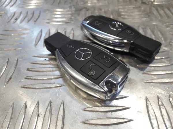 LLAVE MERCEDES CLA W117 GLA W156 C W205 W166 image 3