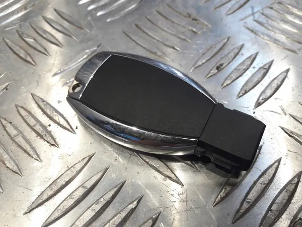 LLAVE MERCEDES CLA W117 GLA W156 C W205 W166 image 4