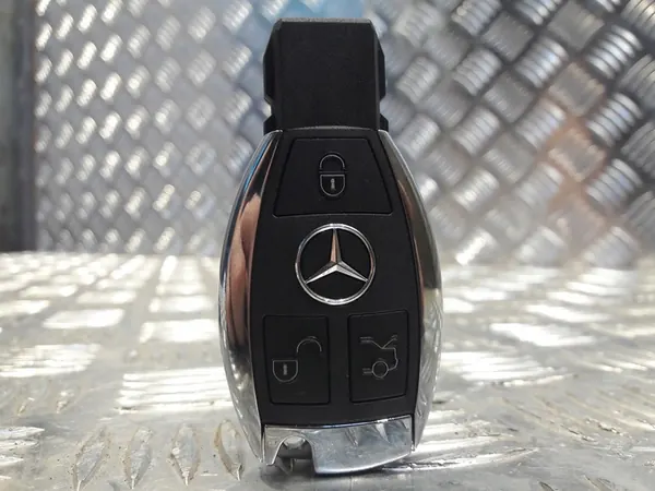 LLAVE MERCEDES CLA W117 GLA W156 C W205 W166 image 5