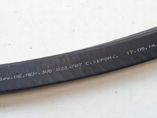 Bentley Flying Spur Motorhaubendichtung OEM 3W0823707C image 5