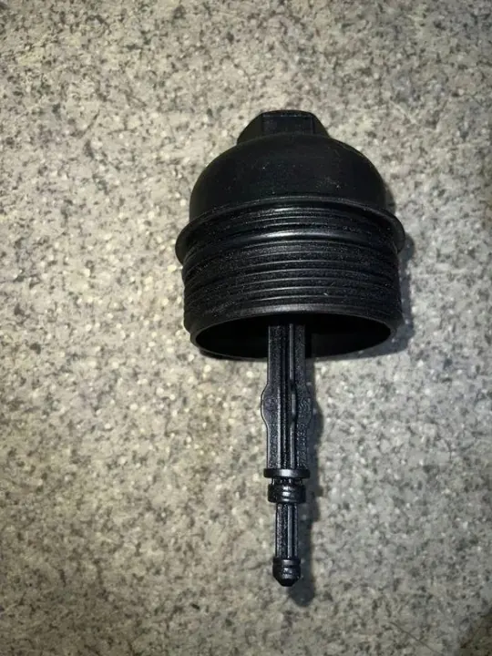 Gebrauchte BMW Ölfilterkappe OEM 2247379 für E39 3.0L image 2