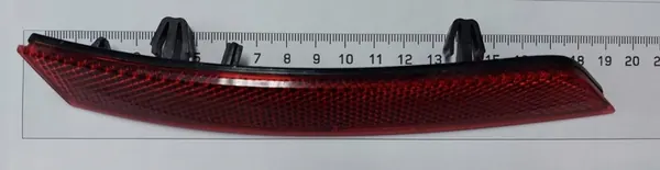 Volkswagen Passat B8 Takavasen puskurin heijastin 3G0945104A image 3