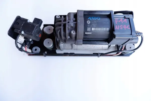 BMW F11 Jousituskompressori OEM 6864215 image 3