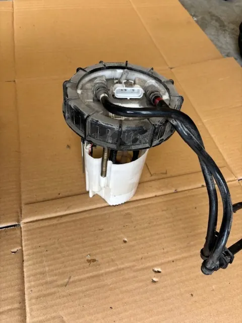 Capteur Niveau Carburant AV61-9275-BE Ford Focus III image 2
