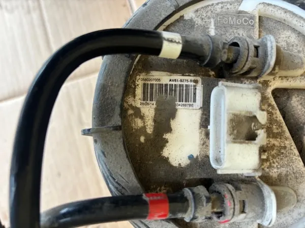 Capteur Niveau Carburant AV61-9275-BE Ford Focus III image 3