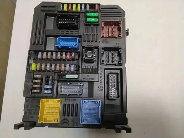 Juego de encendido OEM 9825576480 para Renault Master III image 3