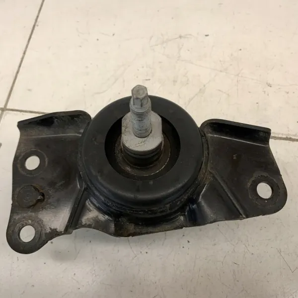 Moottorin kiinnike OEM 47852874565269854569845632 Jeep Wranglerille image 3