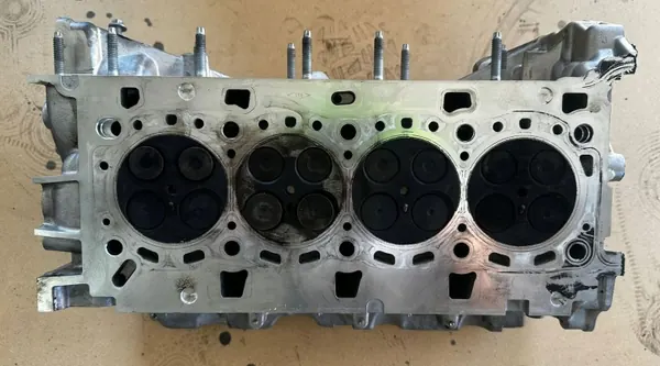 OEM 130C05382R Couvercle Arbres à Cames & Culasse Renault image 2