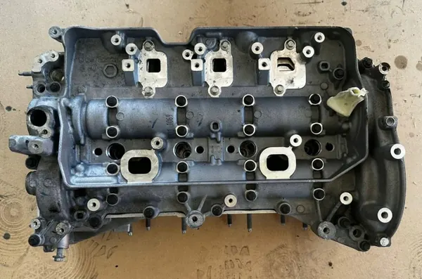 OEM 130C05382R Couvercle Arbres à Cames & Culasse Renault image 4
