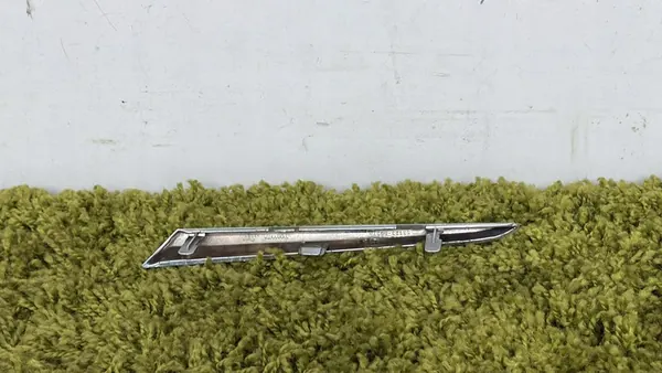 TOYOTA YARIS III OE 53123-0D370 Etu Oikea Puskuri Lista image 2