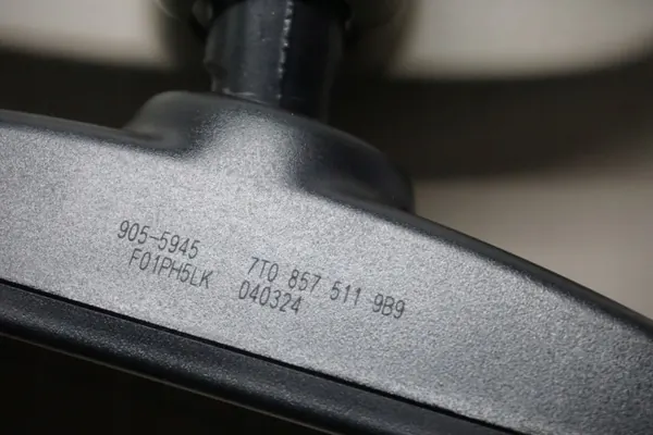 VW Multivan T7 Taustapeili OEM 7T0868437 image 9