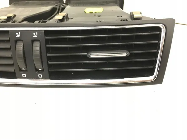 Grelha central OEM KRATKA NAWIEWU SRODKOWA Skoda Superb II image 5