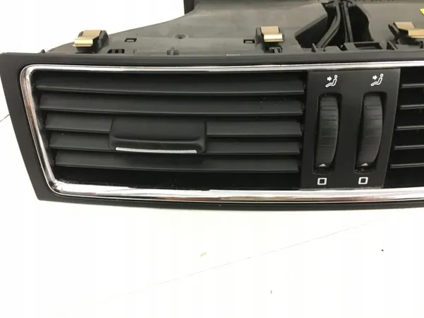 Grelha central OEM KRATKA NAWIEWU SRODKOWA Skoda Superb II image 6