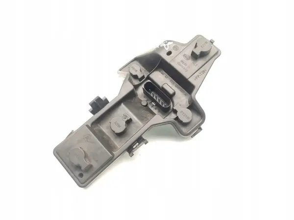 OEM 1T0945257A Bakljusfäste för VW Touran 2004 image 9