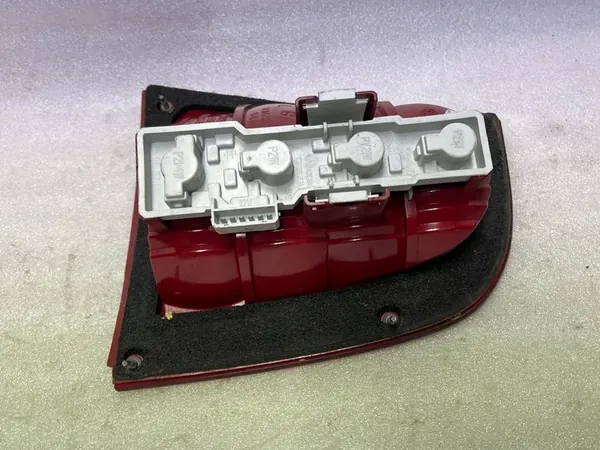 SKODA OCTAVIA I VÄNSTER BAKLJUS 1U6945095 image 2