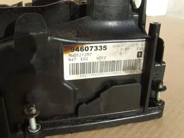 Couvercle de Soupape BMW OEM 7797613 pour Moteurs N47 image 5