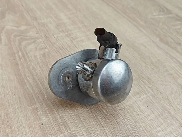 Brandstofinjectiepomp B58 BMW 540i G30 G31 G20 G05 OEM 8631642 image 2