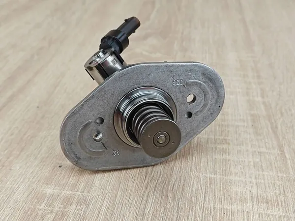 Brandstofinjectiepomp B58 BMW 540i G30 G31 G20 G05 OEM 8631642 image 4