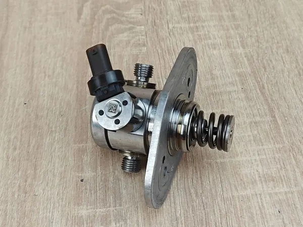 Brandstofinjectiepomp B58 BMW 540i G30 G31 G20 G05 OEM 8631642 image 5