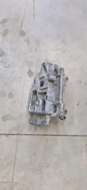 Nissan Juke F15 1.6 DIG-T Left Transmission Mount image 1