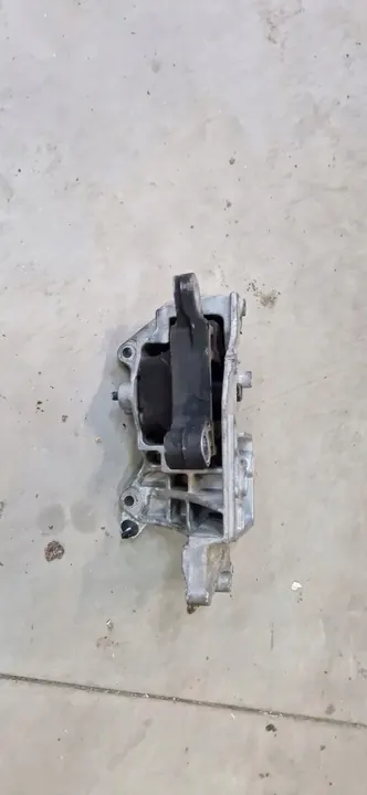 Nissan Juke F15 1.6 DIG-T Left Transmission Mount image 2