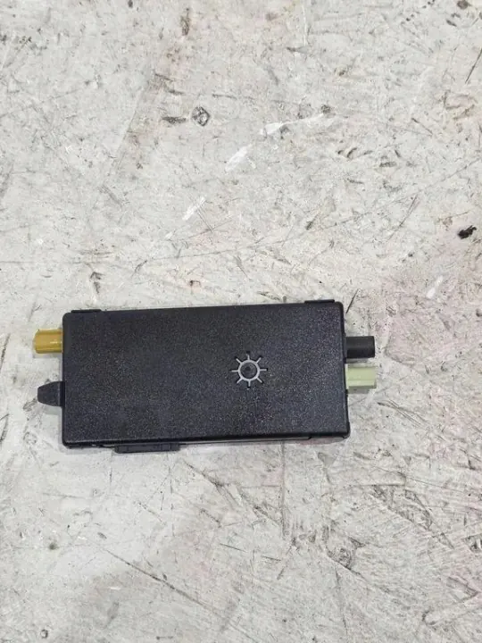 BMW X6 F16 Antenneversterker Module OEM 9353216 image 2