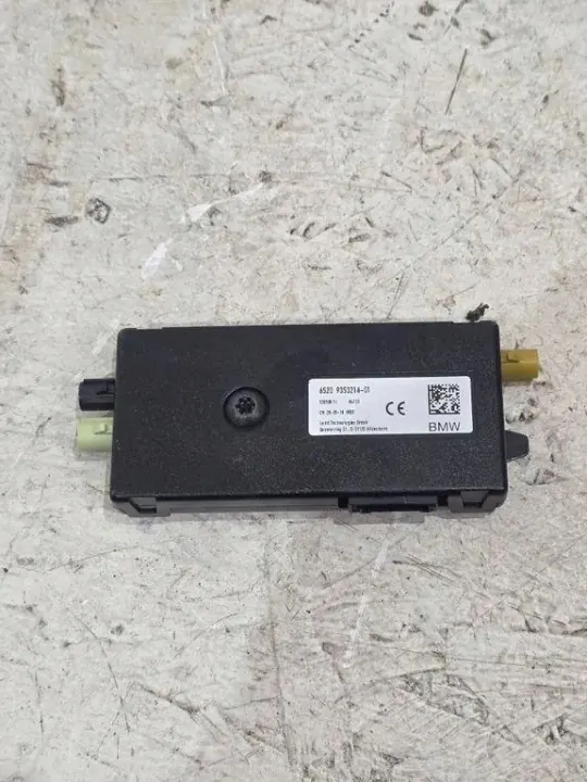 BMW X6 F16 Antenneversterker Module OEM 9353216 image 4