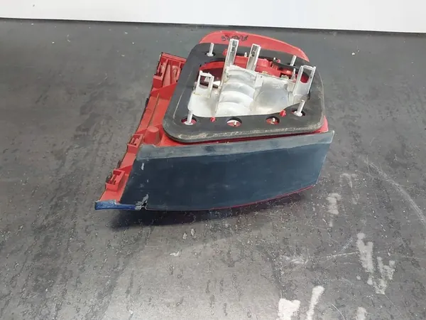 Luz trasera derecha Audi A4 B5 Sedan 1999-2001 image 10