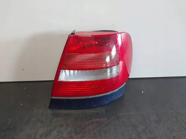 Luz trasera derecha Audi A4 B5 Sedan 1999-2001 image 2