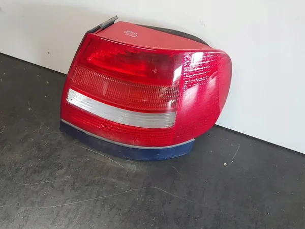 Luz trasera derecha Audi A4 B5 Sedan 1999-2001 image 4