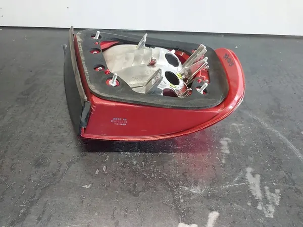 Luz trasera derecha Audi A4 B5 Sedan 1999-2001 image 7