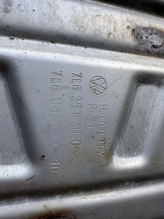 VW OEM 7L6253211C Vaimennin Touareg 3.0L 2011 image 5