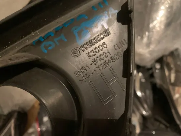 Cadre de phare antibrouillard gauche Mazda 3 2014- image 3