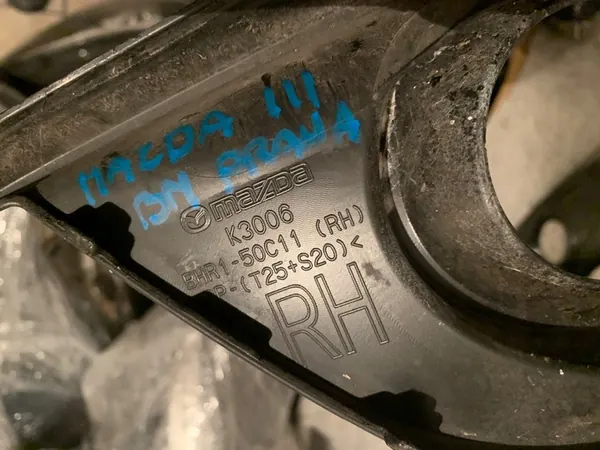 Cadre de phare antibrouillard gauche Mazda 3 2014- image 4