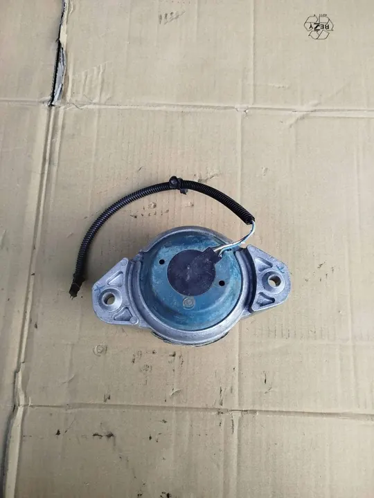 Mercedes-Benz S W222 engine mount with sensor 4matic OEM image 3