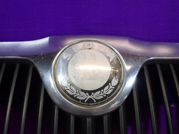 Garniture de Calandre Skoda OEM Zawada-370703- Occasion image 3