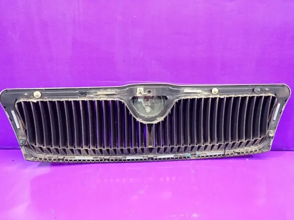 Garniture de Calandre Skoda OEM Zawada-370703- Occasion image 4