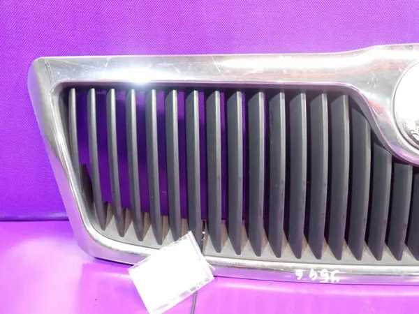 Garniture de Calandre Skoda OEM Zawada-370703- Occasion image 9