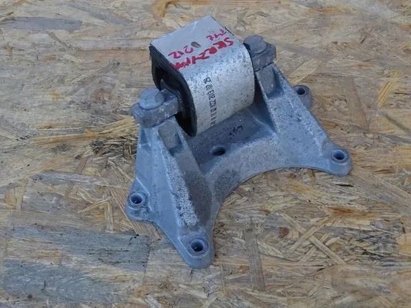 MERCEDES E KLASA W212 2.2 CDI Supporto Motore A2122401818 image 2