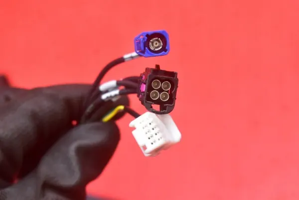 Voorruitcamera-harness OEM 1068787-00-D Tesla image 7