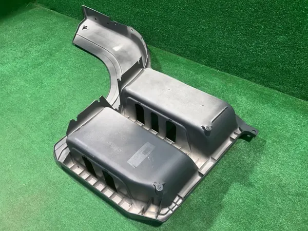 Degrau Esquerdo Mercedes Atego OEM A9676660301 - Usado image 10