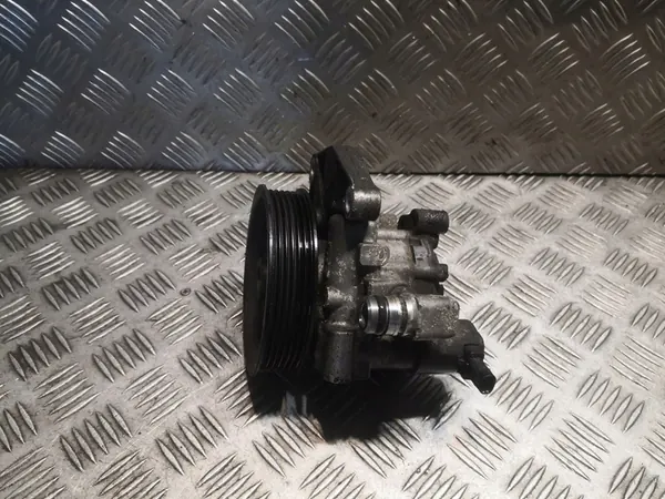 Mercedes-Benz E W212 Servostyrningspump OEM image 2
