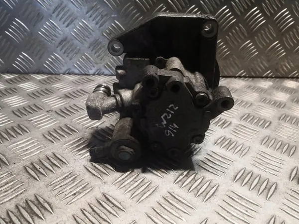 Mercedes-Benz E W212 Servostyrningspump OEM image 4