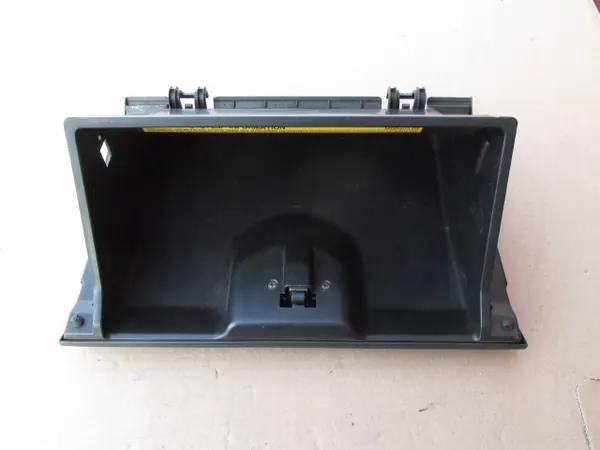 Mitsubishi MB892319 Passagerarhandskfack - Begagnad image 3