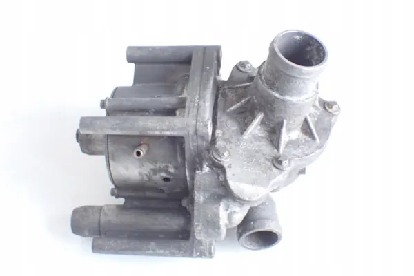 Pompe à eau OEM 057011L pour Audi Q7 A8 - Occasion image 6