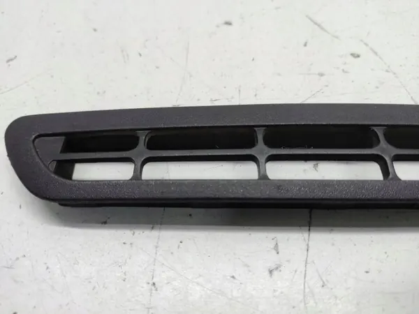 BMW 3 E30 Garniture Bas Vitre Arrière OEM 1884474 image 3