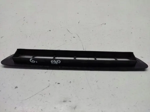 BMW 3 E30 Garniture Bas Vitre Arrière OEM 1884474 image 5
