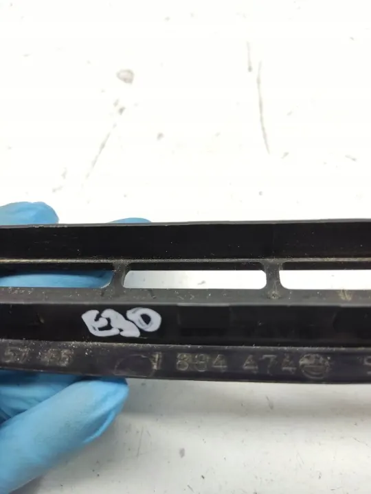 BMW 3 E30 Garniture Bas Vitre Arrière OEM 1884474 image 6