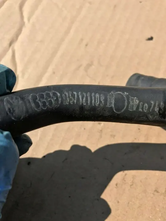 Volkswagen PASSAT B3 1988 Jäähdyttimen letku image 3